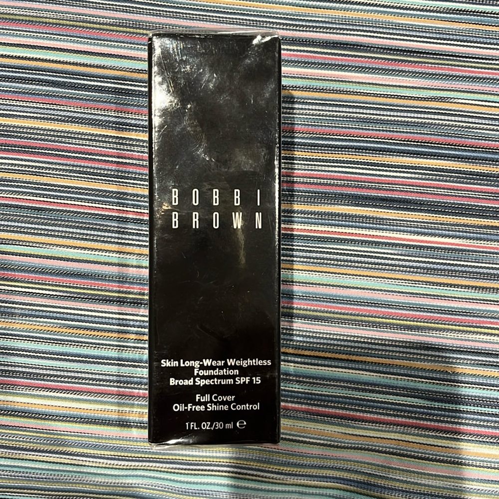 NEW BOBBI BROWN skin long-wear weightless foundation spf 15 in golden beige